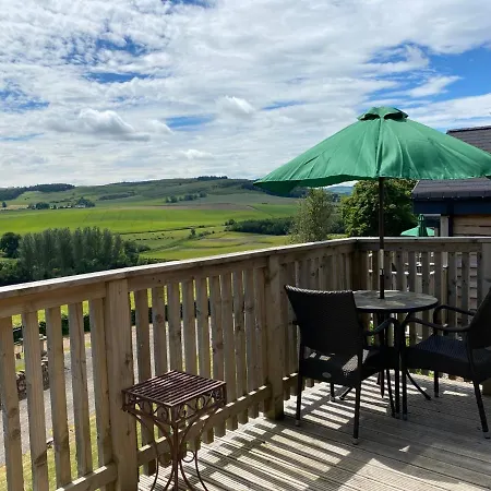 Fox Lodge With Hot Tub Cupar Exterior photo