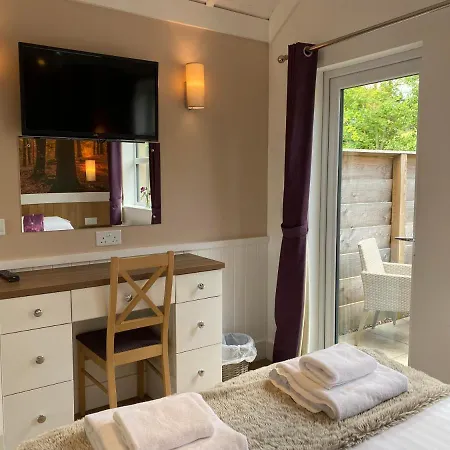 Fox Lodge With Hot Tub Cupar Exterior photo