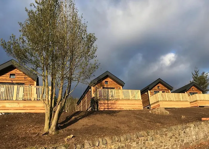 Fox Lodge With Hot Tub