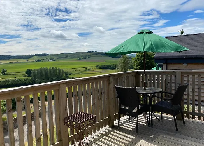 Fox Lodge With Hot Tub