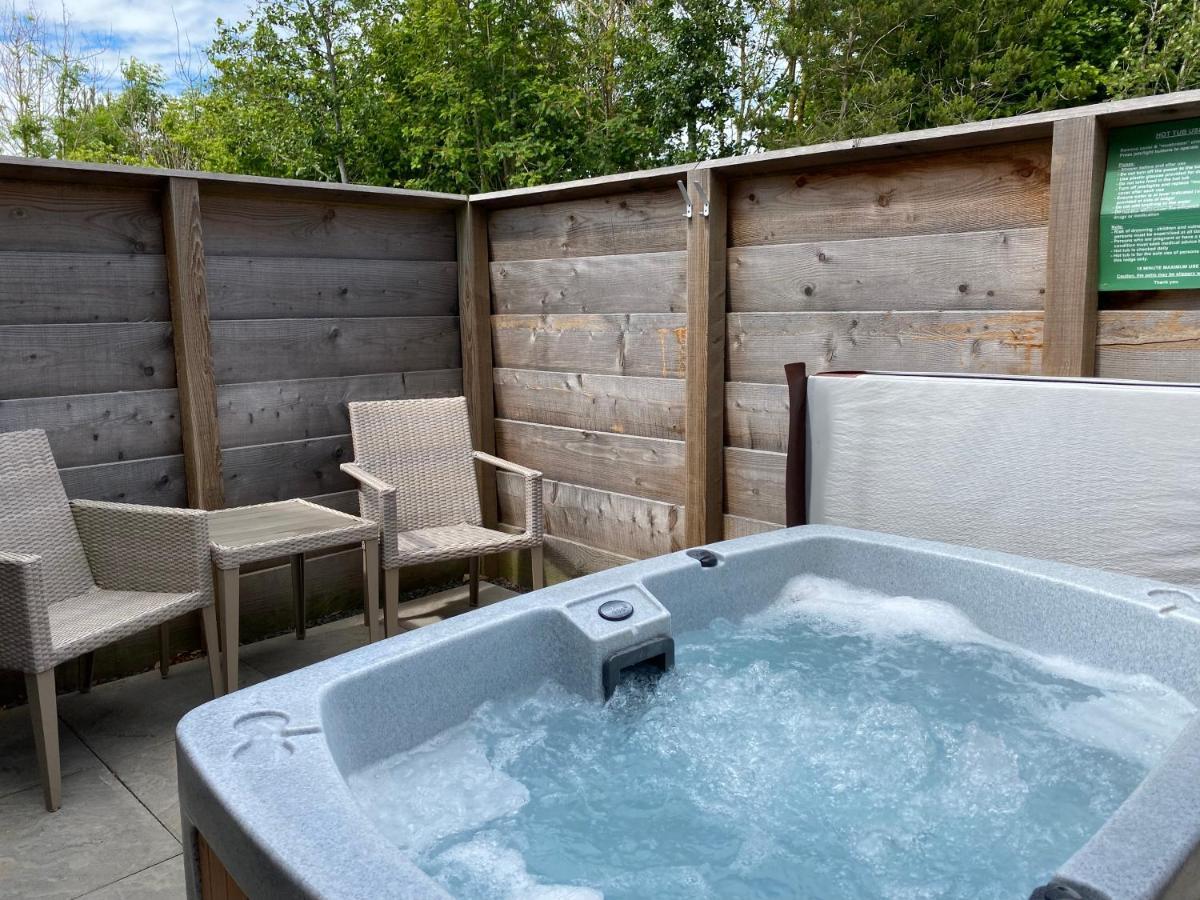 Fox With Hot Tub Cupar